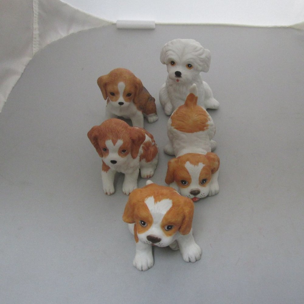 5 ceramic Homco dog figurines excellent shape